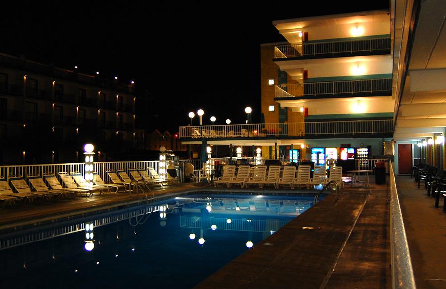 ROYAL CANADIAN MOTEL Wildwood NJ 3300 Atlantic 08260