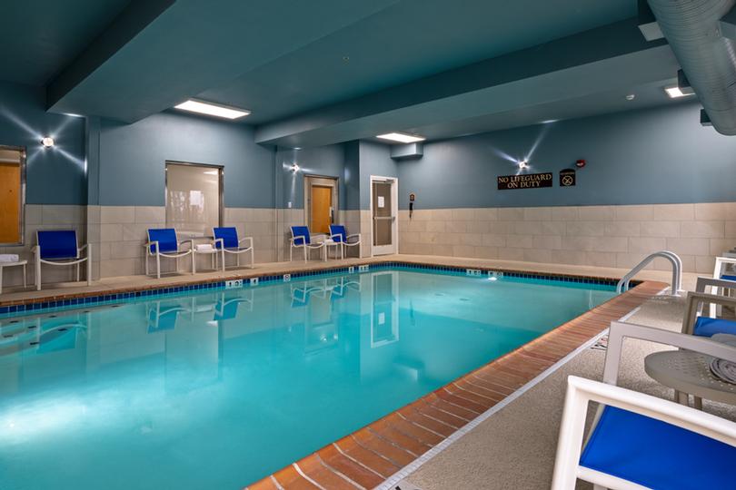 HOLIDAY INN EXPRESS® HOTEL & SUITES WOODBRIDGE Woodbridge VA 14030