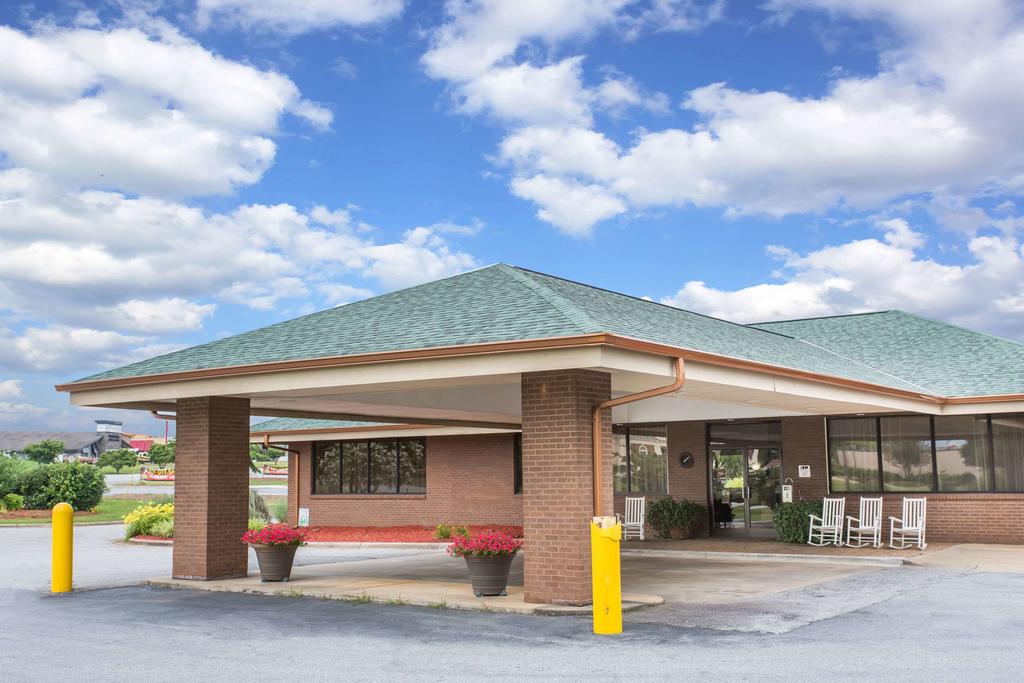DAYS INN® BY WYNDHAM WILKESBORO Wilkesboro NC Us Highway 421 North