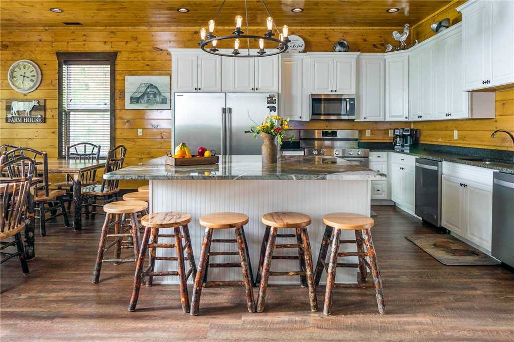 BIG CABINS Gatlinburg TN 368 Holly Ridge East 37738