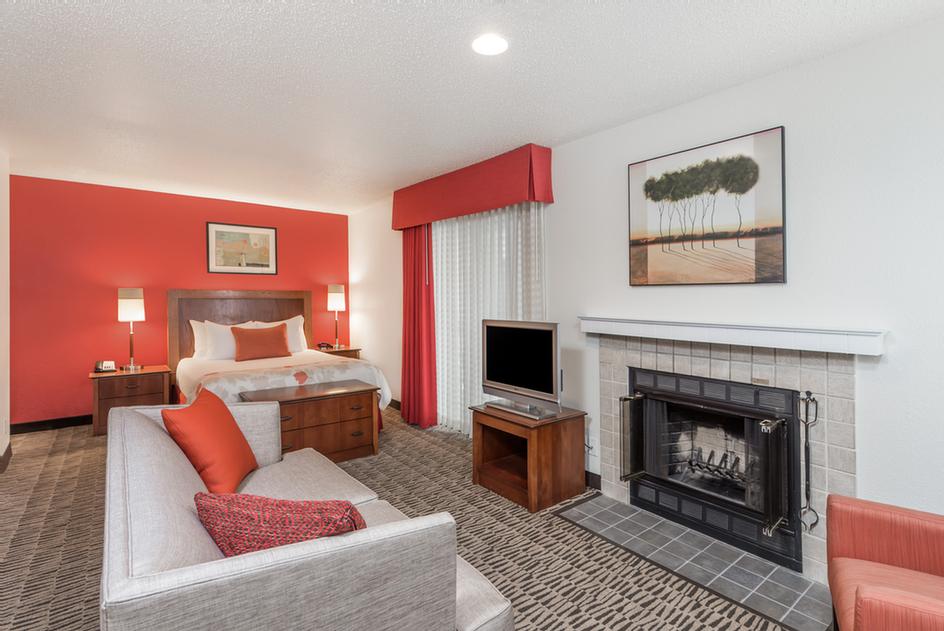 CRAIGSHIRE SUITES - St. Louis MO 1881 Craigshire Rd. 63146