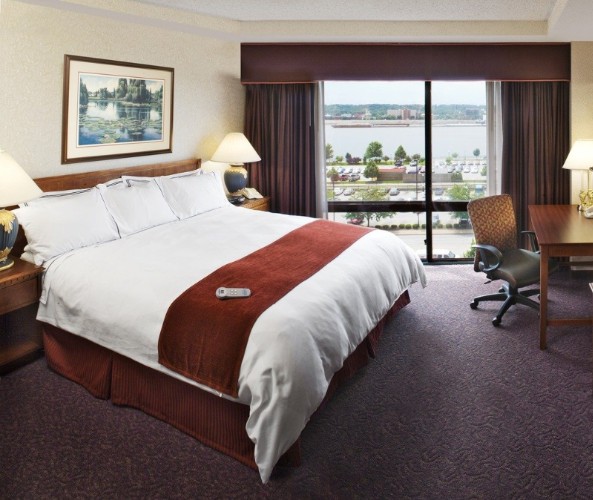 DOUBLETREE BY HILTON® DAVENPORT Davenport IA 111 East 2nd 52801