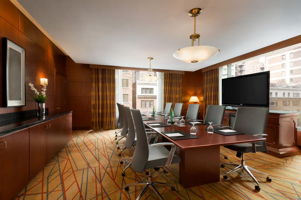 HILTON CHICAGO MAGNIFICENT MILE SUITES - Chicago IL 198 East Delaware
