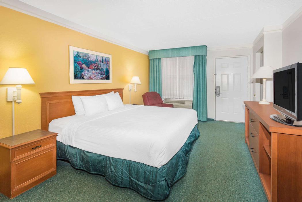 MOTEL 6® HUNTSVILLE, AL UNIVERSITY DR. Huntsville AL 3141